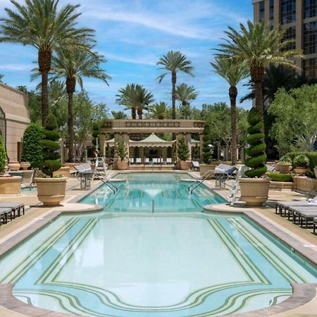 The Palazzo At The Venetian Hotel Las Vegas Exterior photo The pool at Wynn