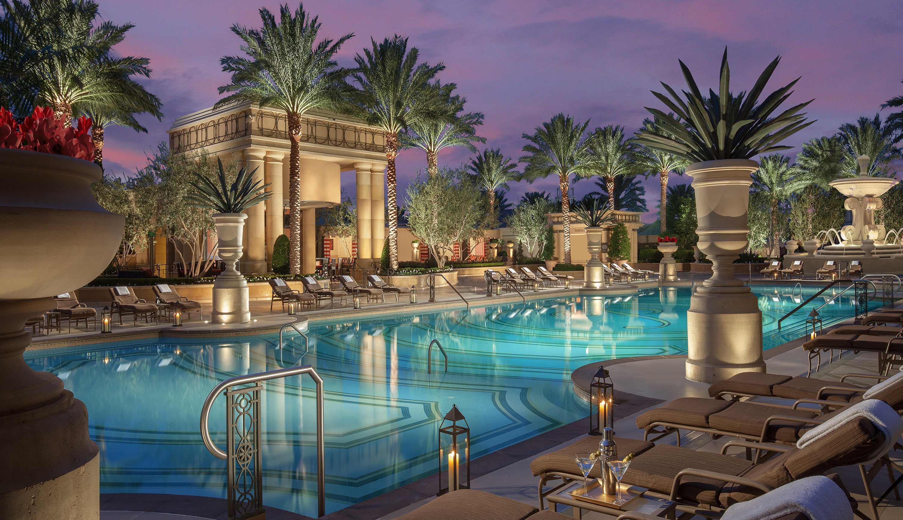 The Palazzo At The Venetian Hotel Las Vegas Exterior photo The pool at Caesars Palace