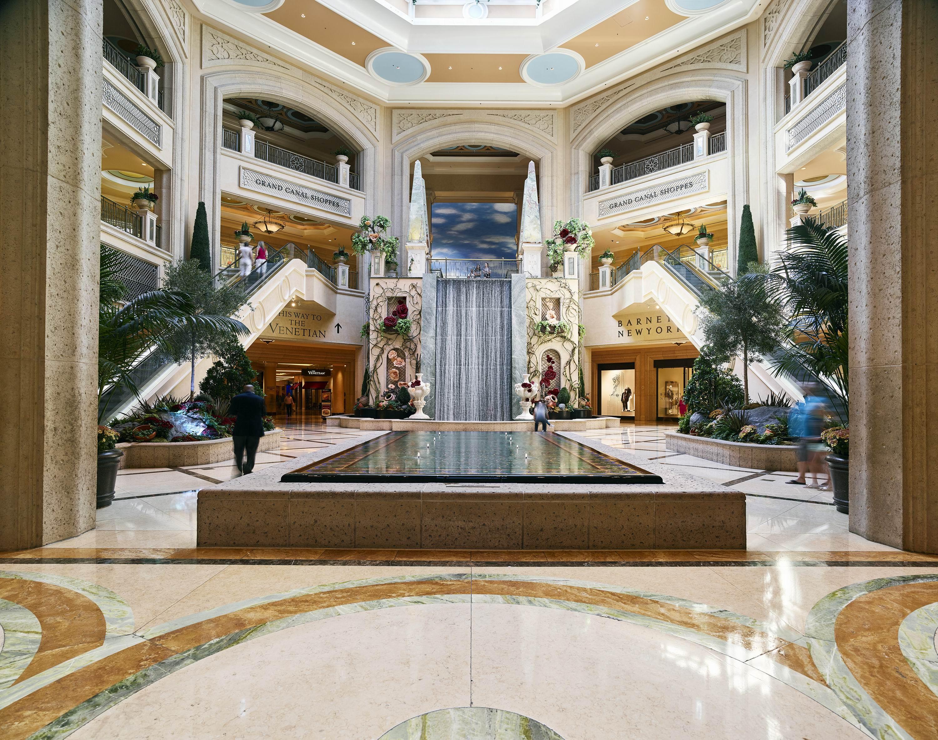 The Palazzo At The Venetian Hotel Las Vegas Exterior photo The lobby of the Four Seasons Hotel