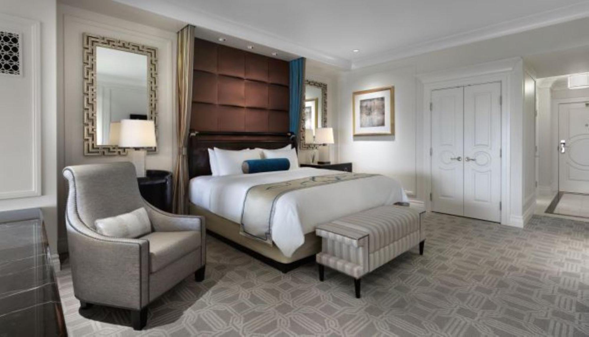 The Palazzo At The Venetian Hotel Las Vegas Exterior photo A bedroom at The Ritz-Carlton, Boston