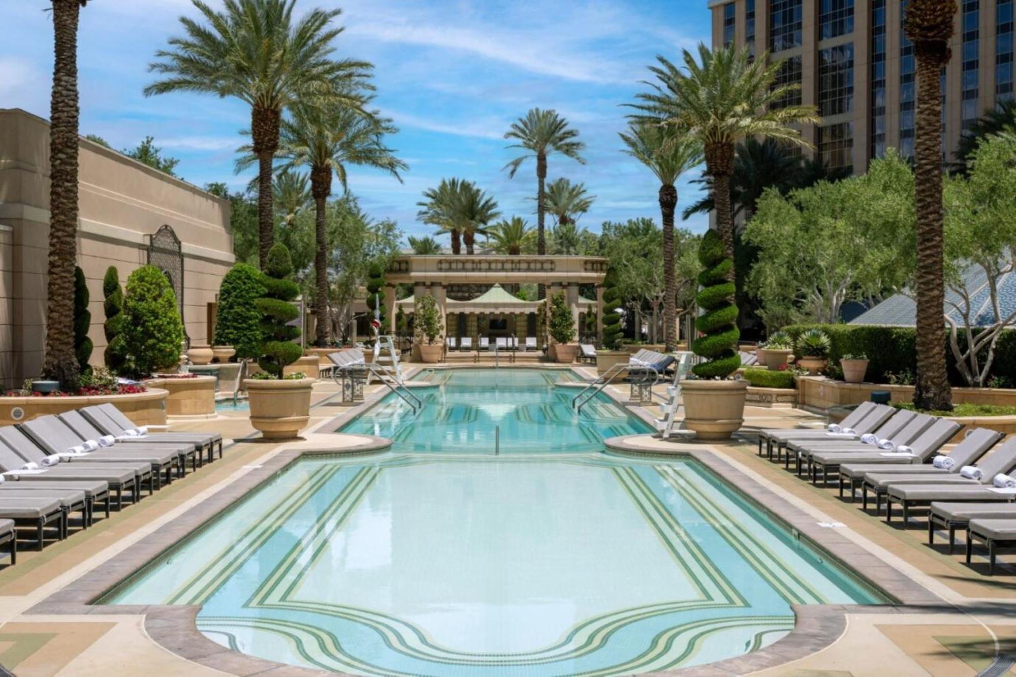 The Palazzo At The Venetian Hotel Las Vegas Exterior photo The pool at Wynn